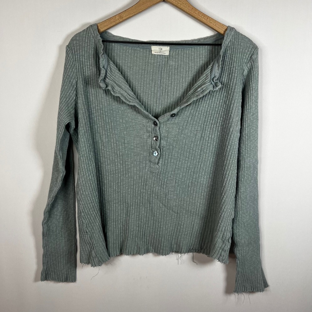 T.La Sweater Women Large Pale Blue Ribbed V-Neck Button Long Sleeve Top Raw Hem‎
